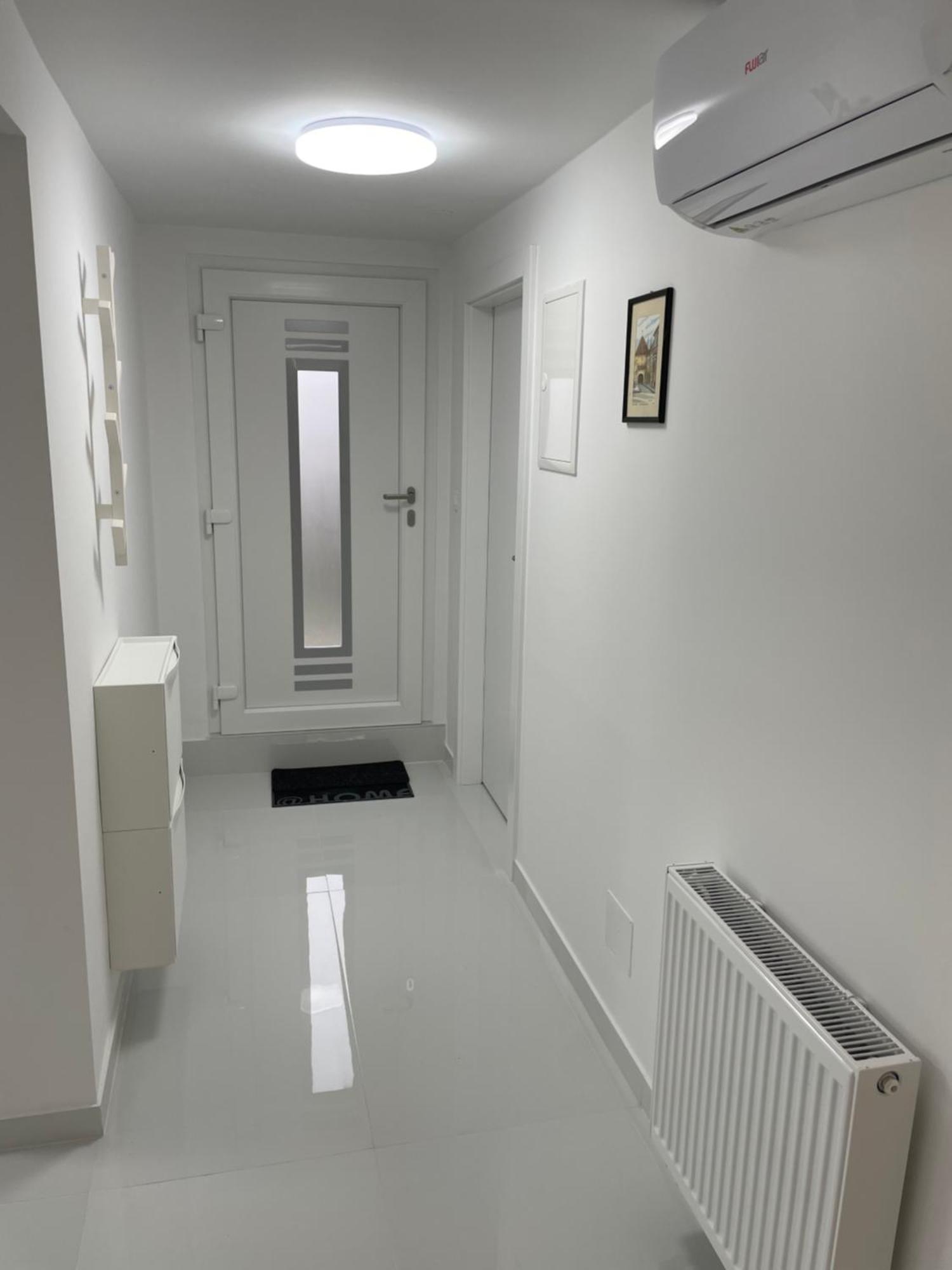 White - Private Parking&garage * Zagreb