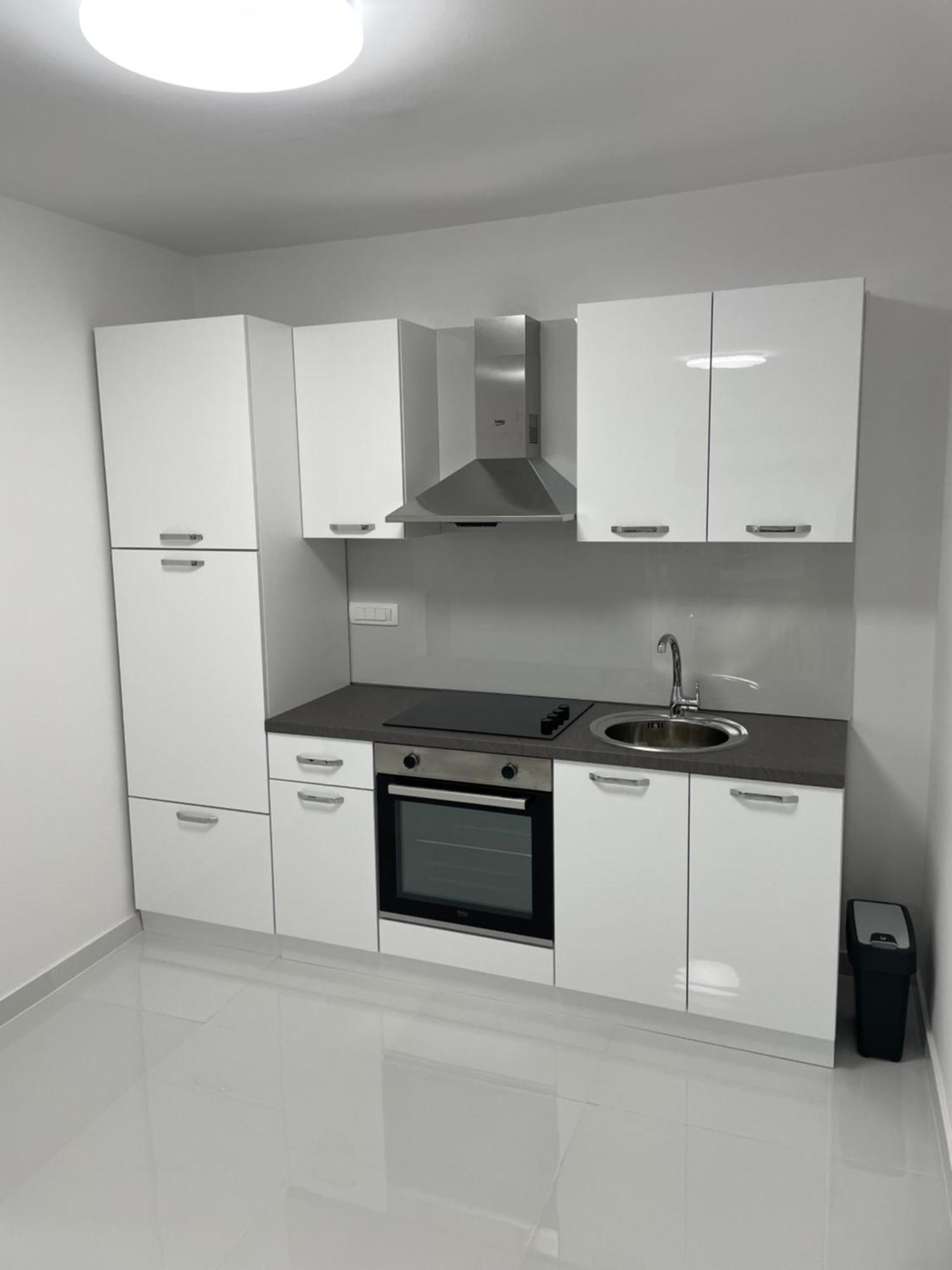 White - Private Parking&garage