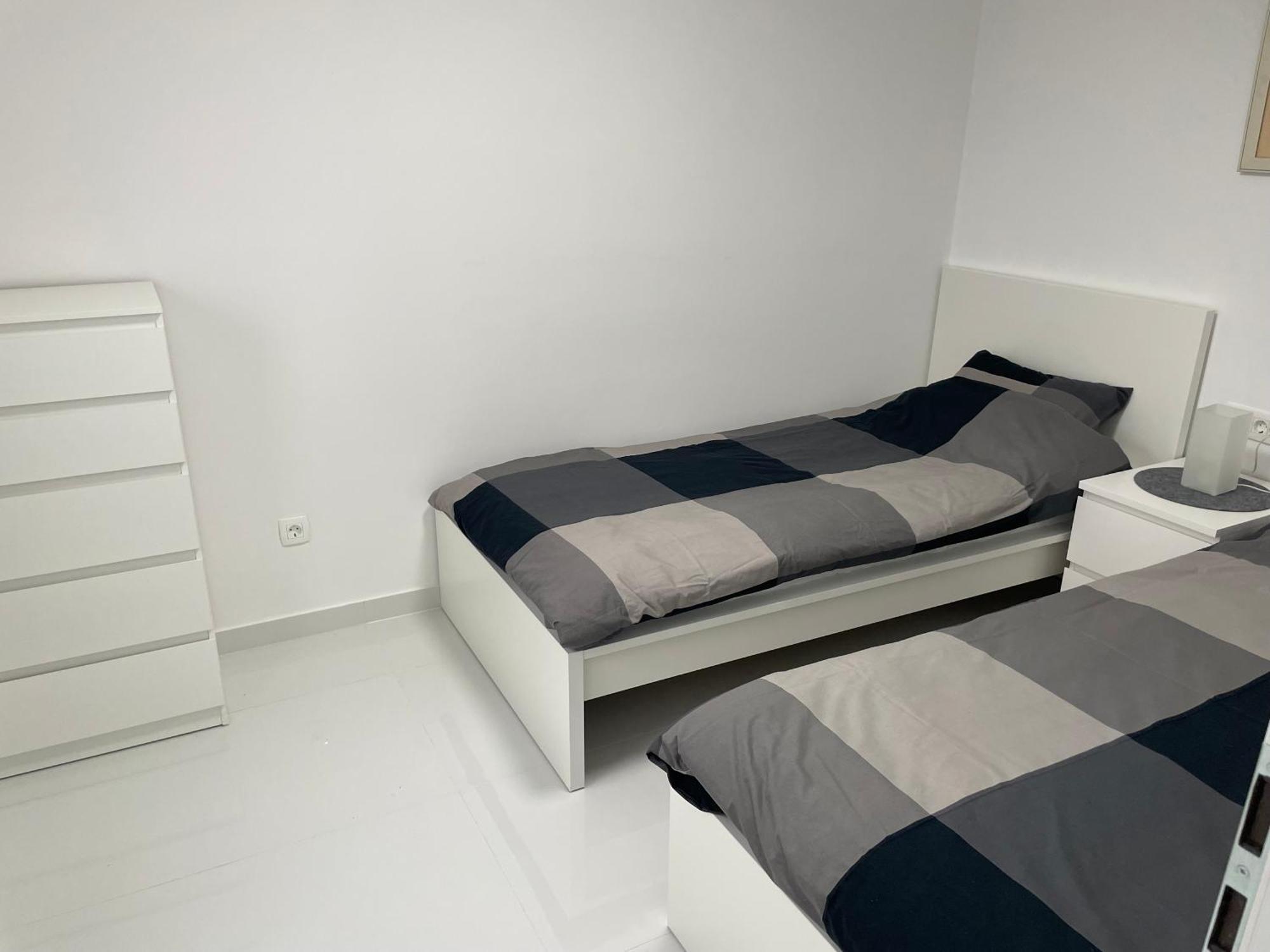 White - Private Parking&garage Zagreb